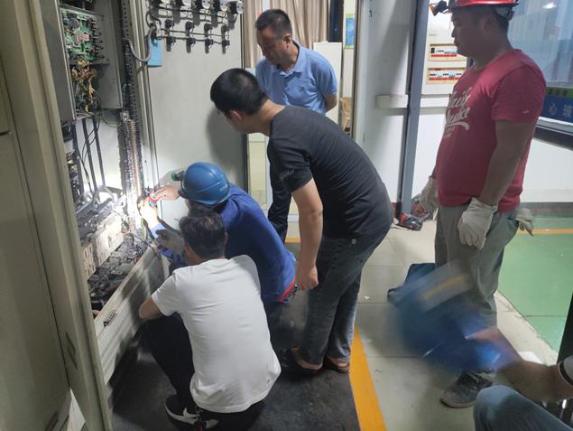 通宵奮戰(zhàn)，順利完成一水廠泵站電氣改造
