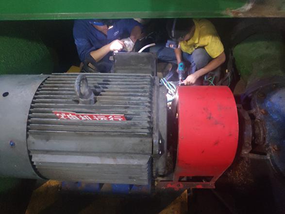 通宵奮戰(zhàn)，順利完成一水廠泵站電氣改造